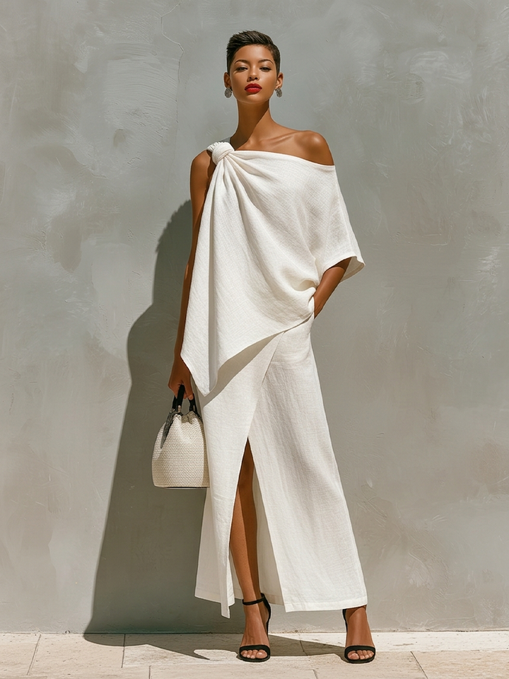 Prisca | Completo bianco monospalla con nodo e spacco frontale