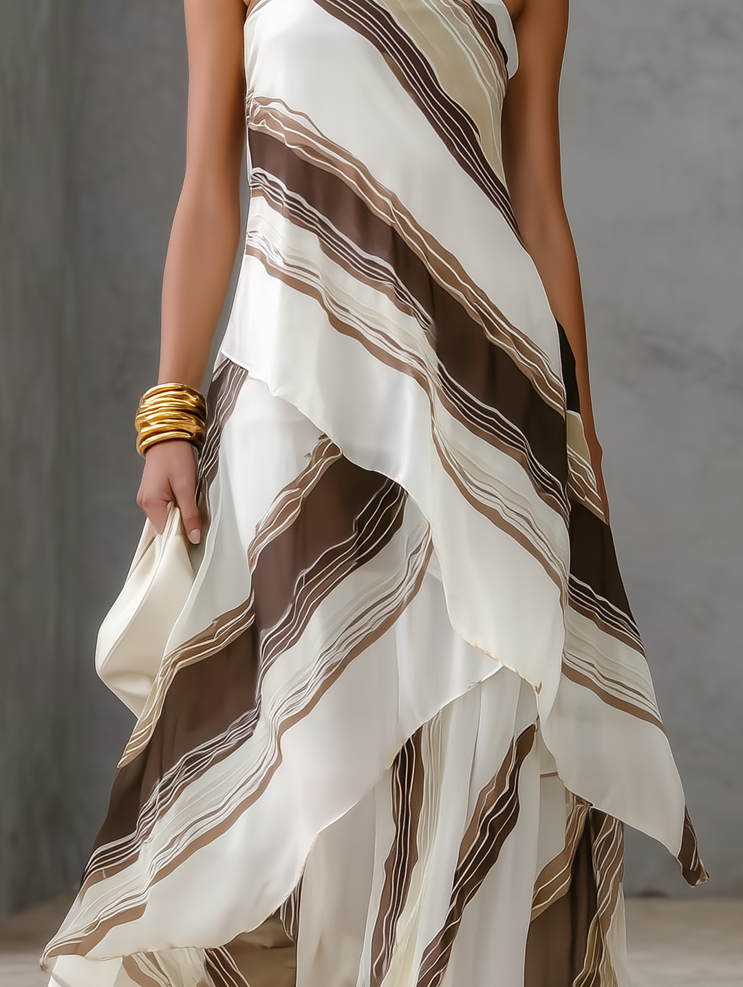 Giulia | Maxi abito a righe bianco e marrone con scollo dritto