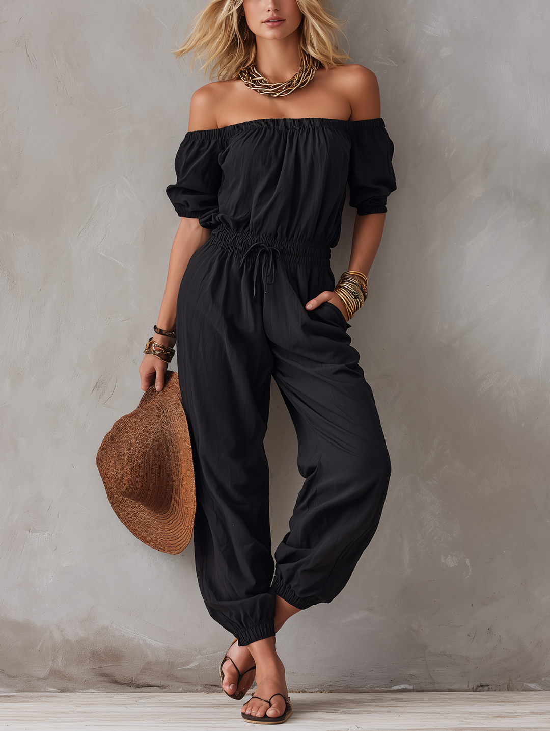Basilicata | Tuta nera off-shoulder dalla linea morbida