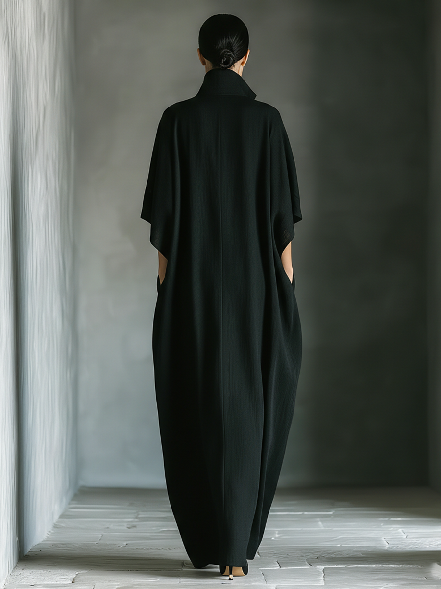 Lampedusa | Maxi abito nero con maniche a kimono e scollo a V