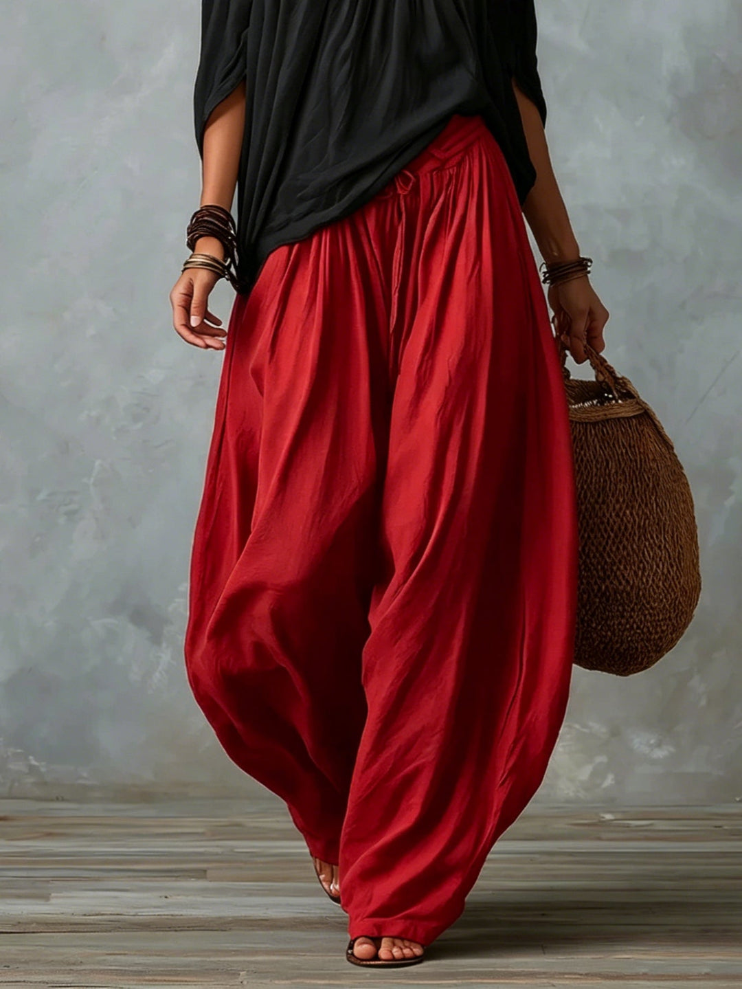 Lipari | Completo due pezzi con top nero off-shoulder e pantaloni lanterna rossi