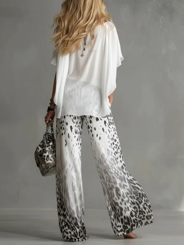 Anna | Completo con top a mantella e pantaloni leopardati a gamba larga