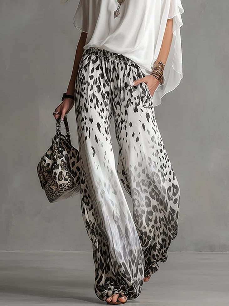 Anna | Completo con top a mantella e pantaloni leopardati a gamba larga