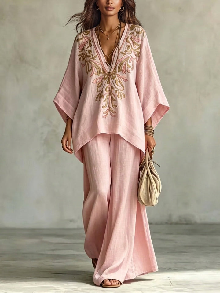 Abruzzo | Completo rosa con top a mantella ricamato e pantaloni ampi