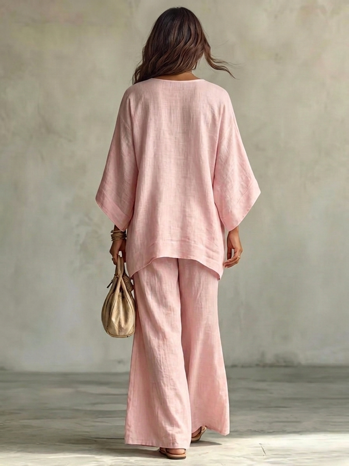 Abruzzo | Completo rosa con top a mantella ricamato e pantaloni ampi